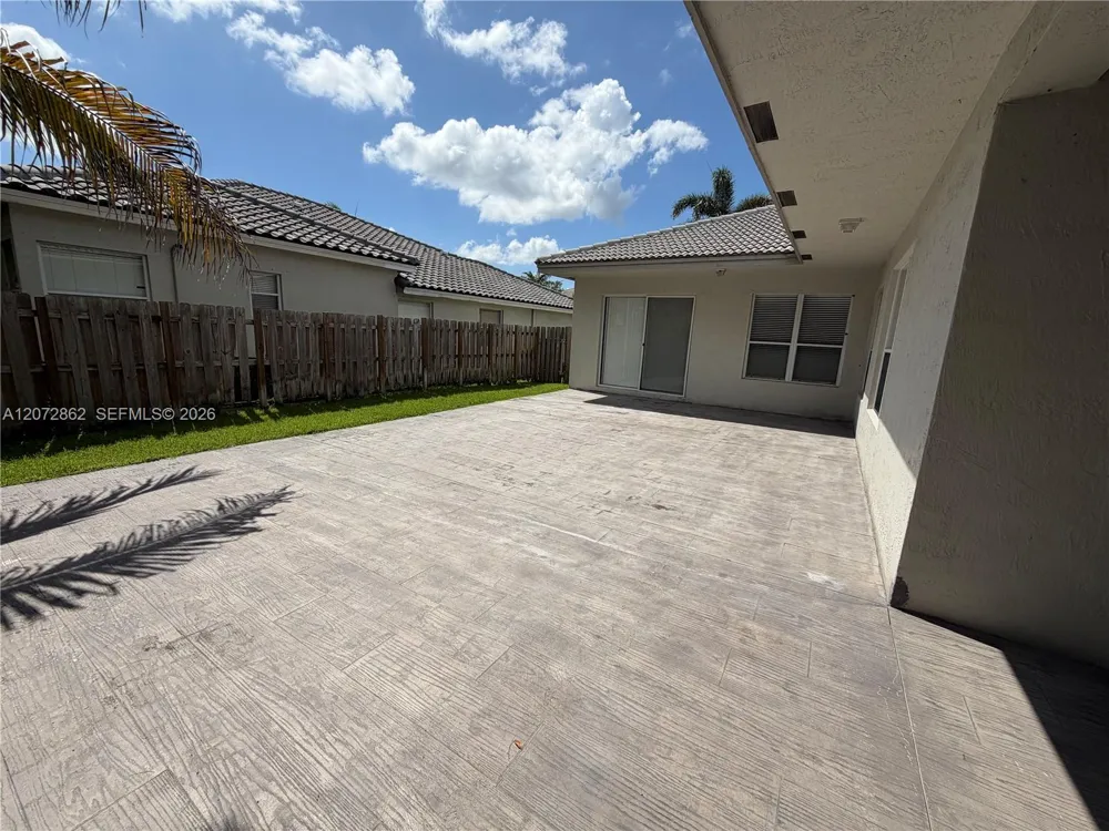 16747 NW 10th St Pembroke Pines, FL 33028