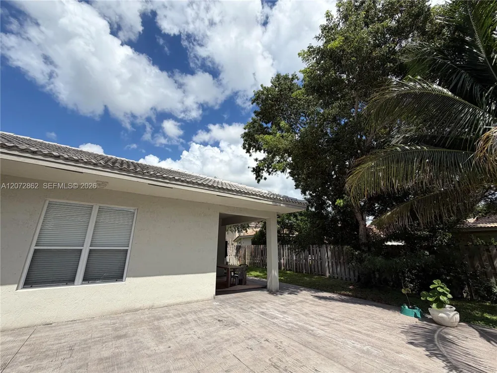 16747 NW 10th St Pembroke Pines, FL 33028