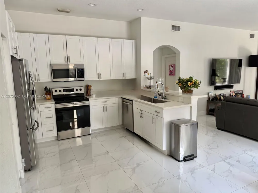 16747 NW 10th St Pembroke Pines, FL 33028