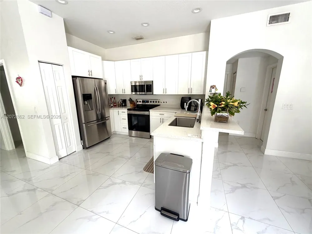 16747 NW 10th St Pembroke Pines, FL 33028