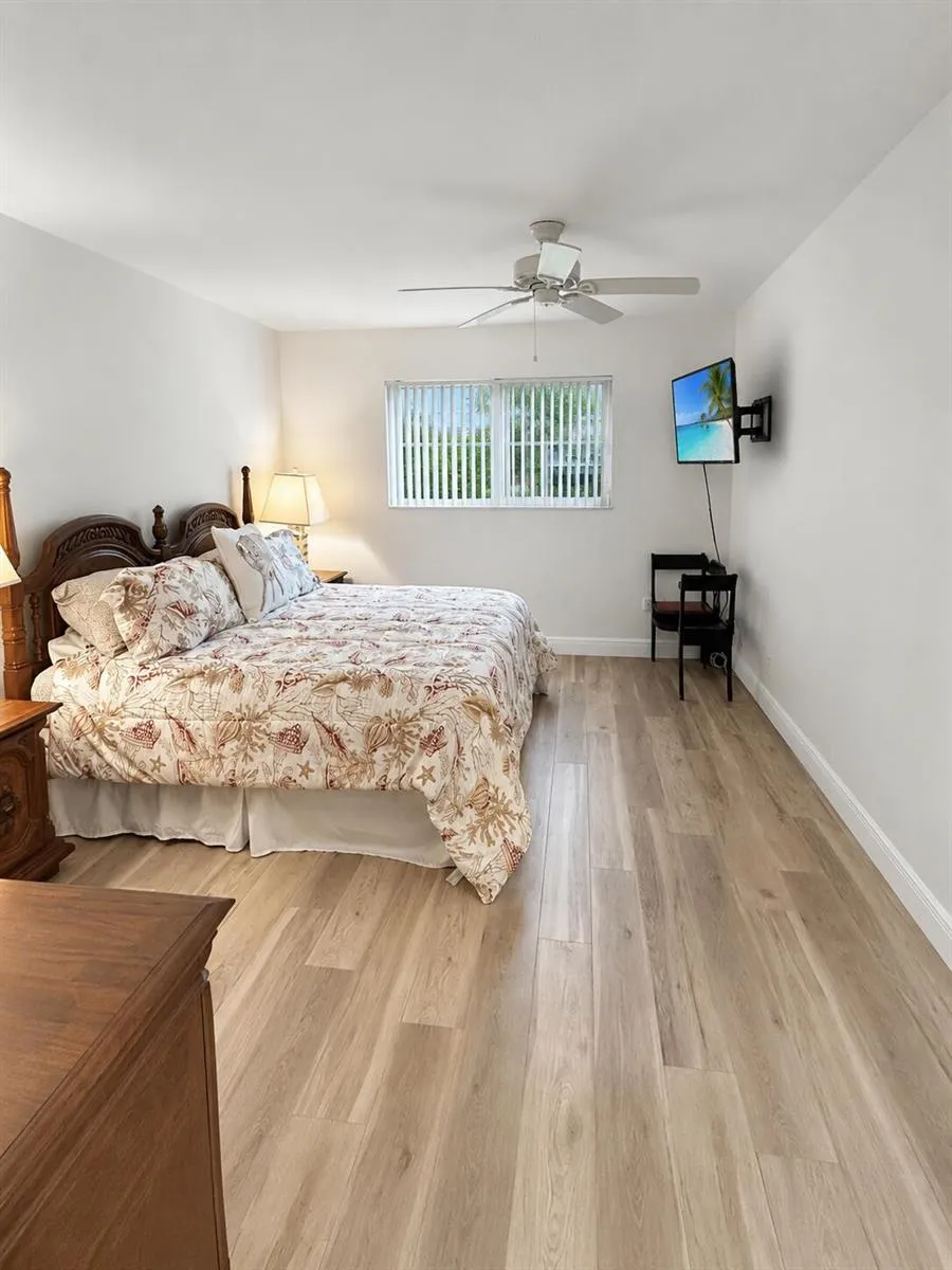 27 COLONIAL CLUB DRIVE #105 Boynton Beach, FL 33435