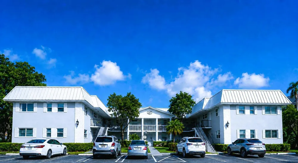 27 COLONIAL CLUB DRIVE #105 Boynton Beach, FL 33435