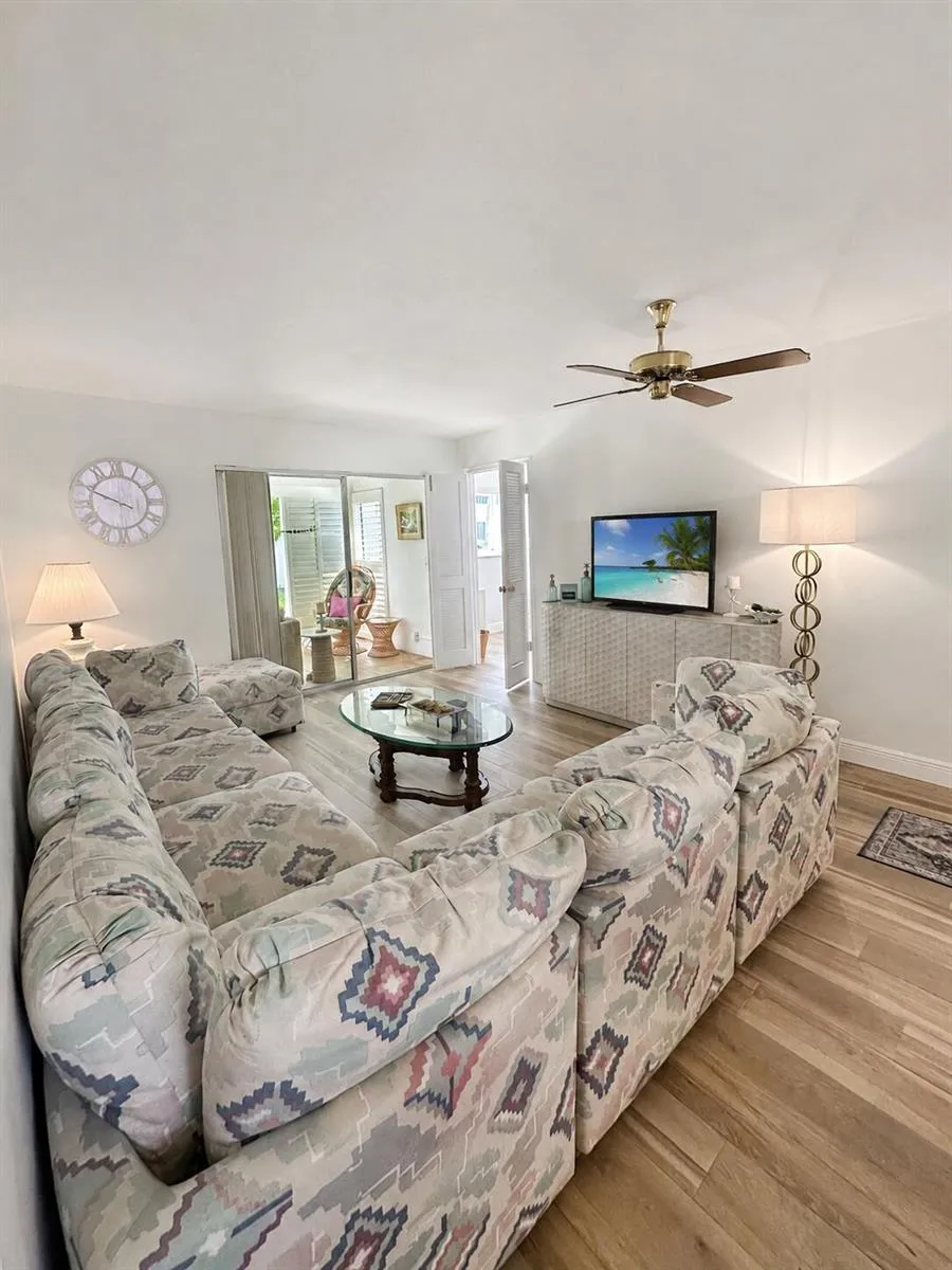 27 COLONIAL CLUB DRIVE #105 Boynton Beach, FL 33435
