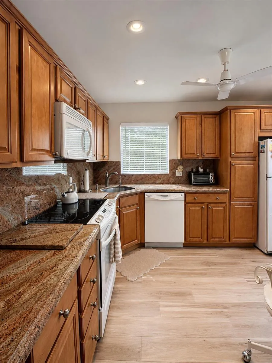 27 COLONIAL CLUB DRIVE #105 Boynton Beach, FL 33435