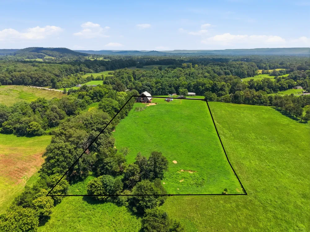 17904 Old Kentucky Rd Walling, TN 38587