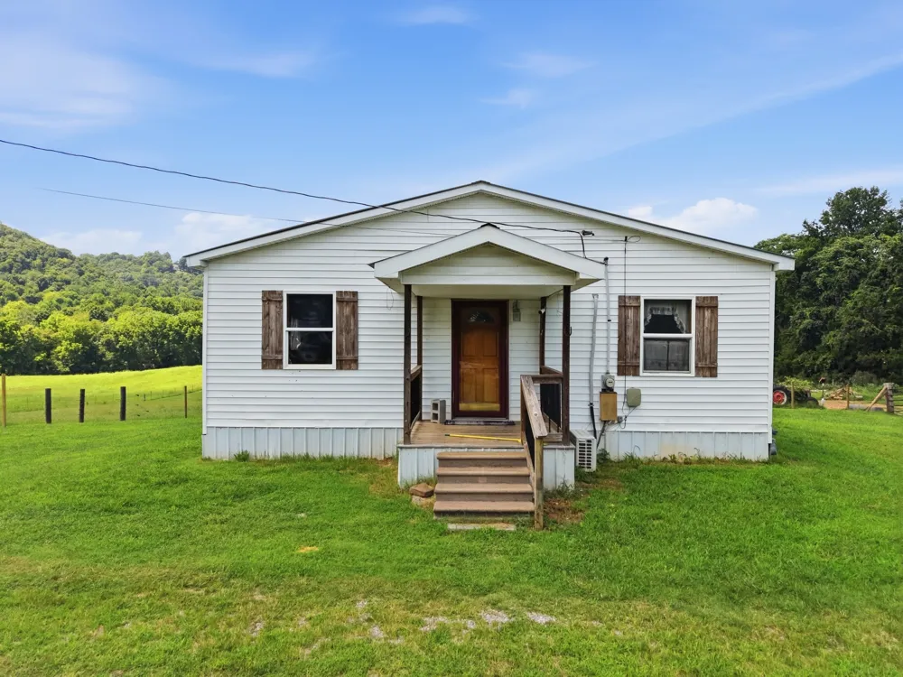 17904 Old Kentucky Rd Walling, TN 38587