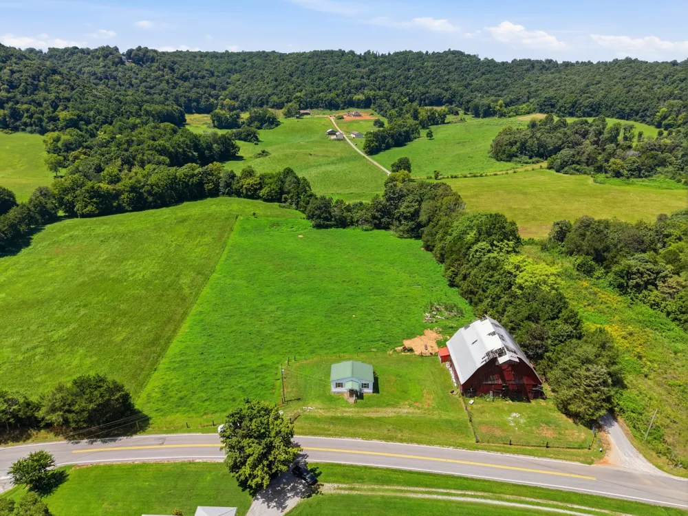 17904 Old Kentucky Rd Walling, TN 38587