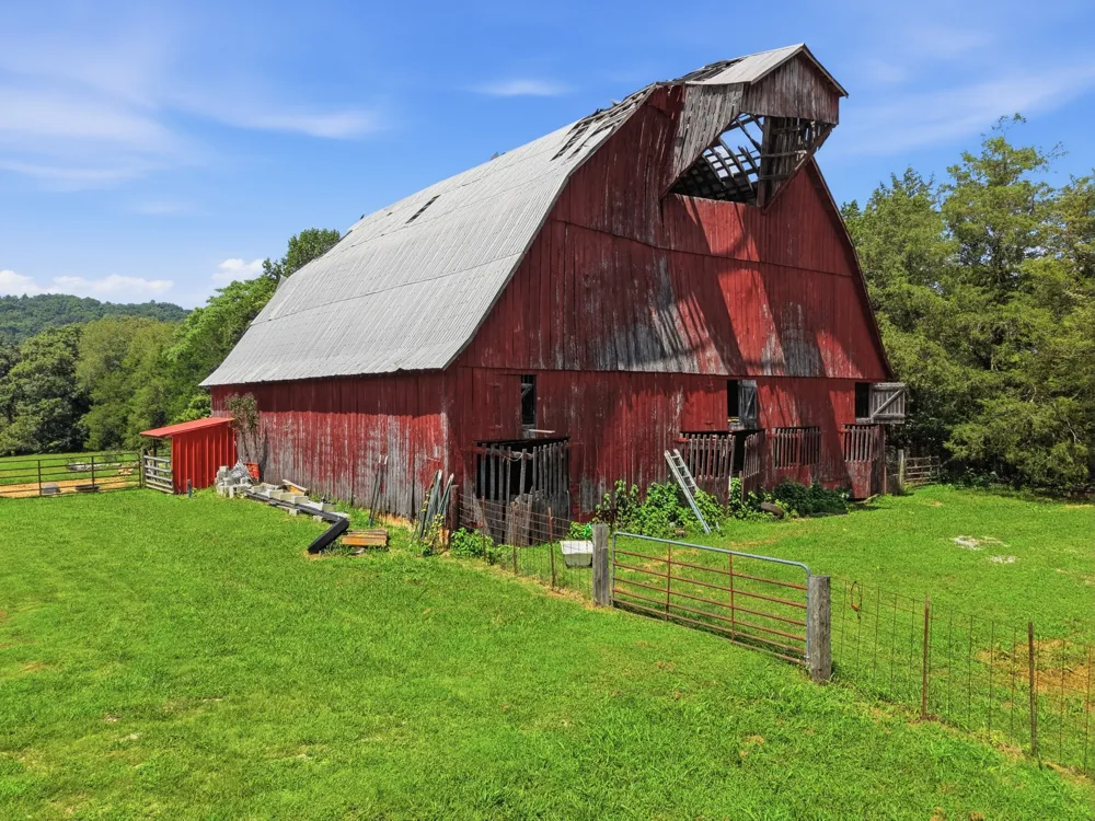 17904 Old Kentucky Rd Walling, TN 38587