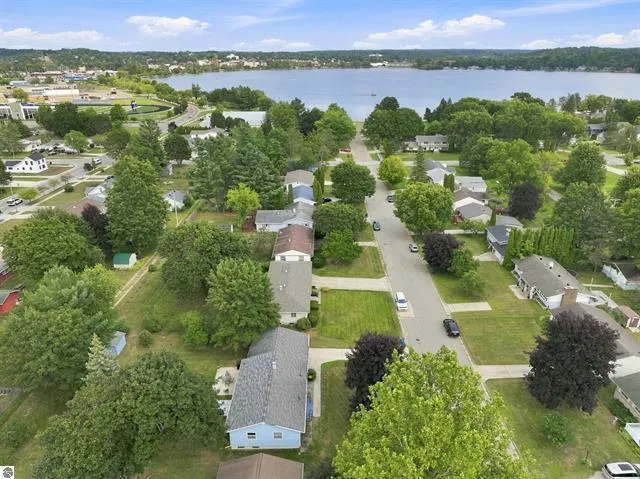 714 Sunset Lane Cadillac City, MI 49601