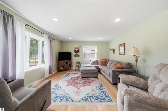 714 Sunset Lane Cadillac City, MI 49601