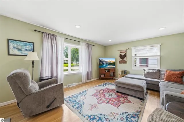 714 Sunset Lane Cadillac City, MI 49601