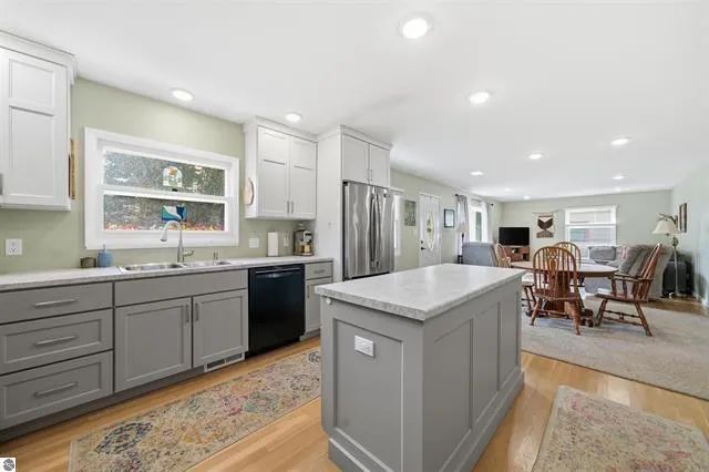 714 Sunset Lane Cadillac City, MI 49601