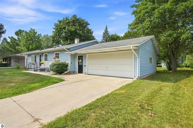 714 Sunset Lane Cadillac City, MI 49601