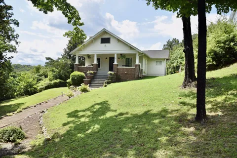 821 Summit Avenue