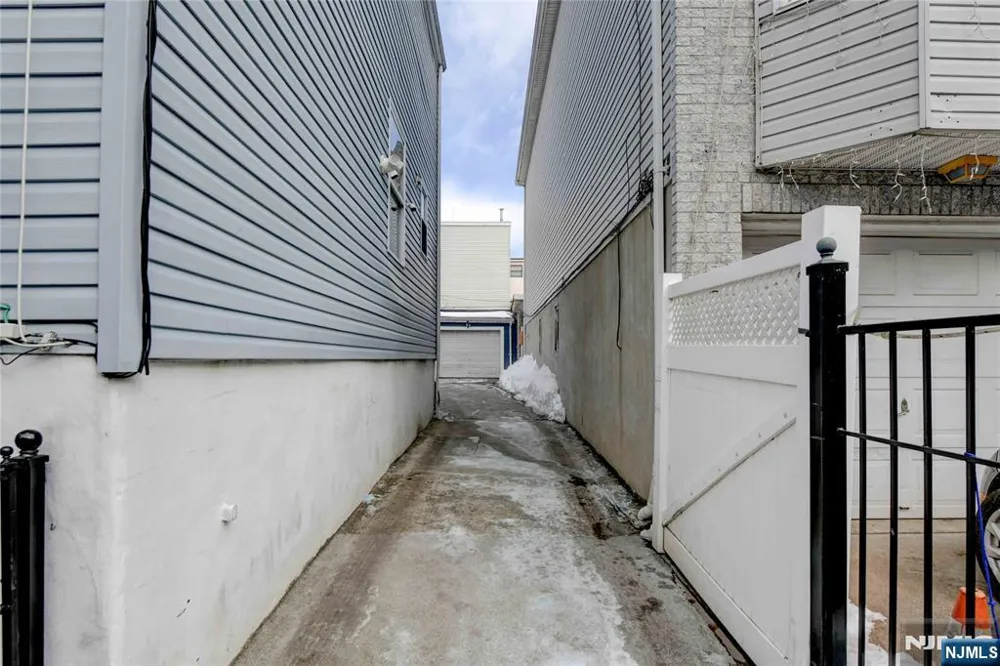 188 Pennington Street Newark, NJ 07105