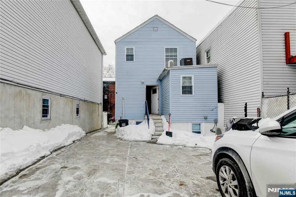 188 Pennington Street Newark, NJ 07105