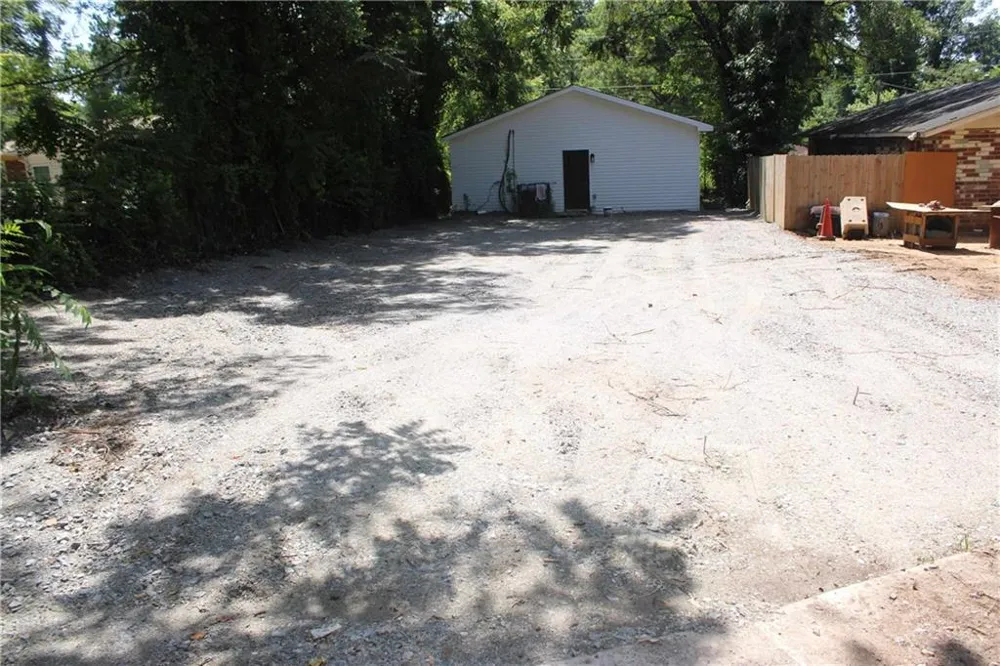 3937 Log Cabin Drive Macon, GA 31201