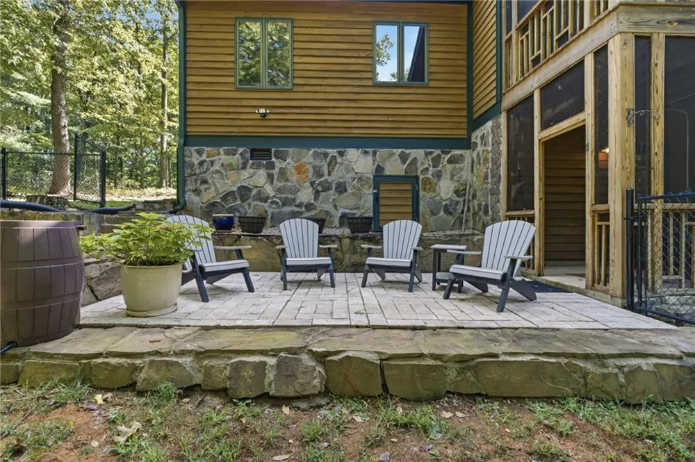 39 Brenary Drive Lakemont, GA 30552