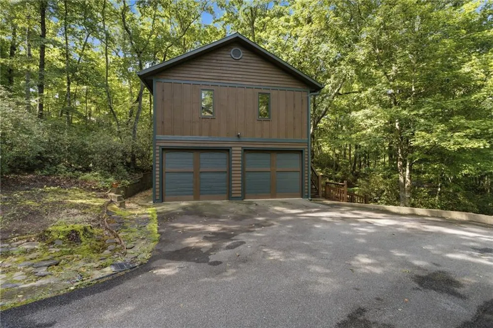 39 Brenary Drive Lakemont, GA 30552