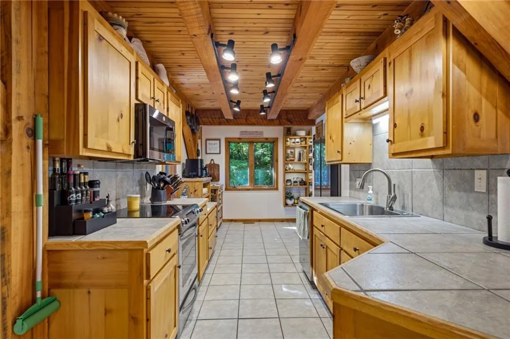 39 Brenary Drive Lakemont, GA 30552