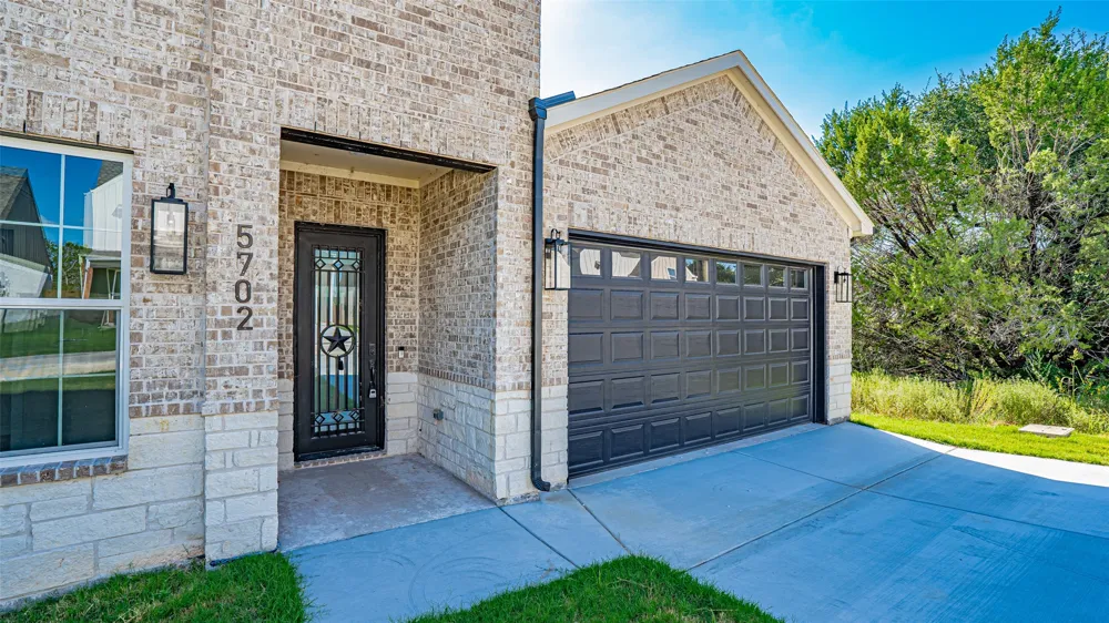 5702 Barkridge Drive Granbury, TX 76048