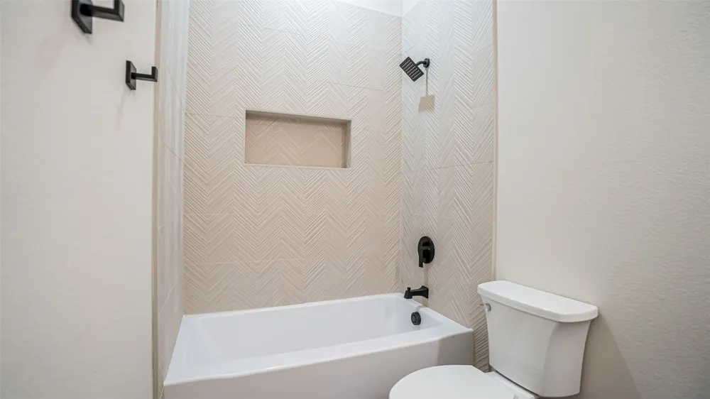 5702 Barkridge Drive Granbury, TX 76048