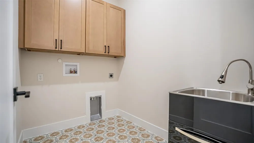 5702 Barkridge Drive Granbury, TX 76048