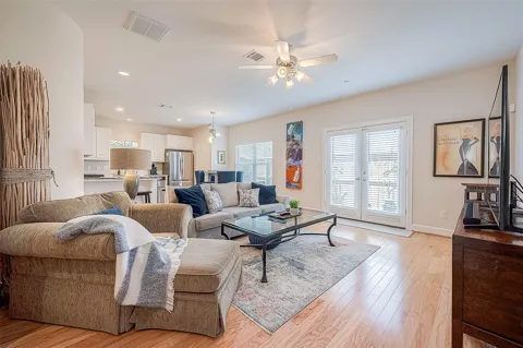 3733 Main Poplar Drive