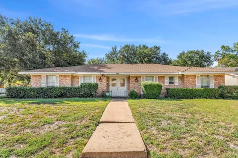 1400 Moss Rose Circle
