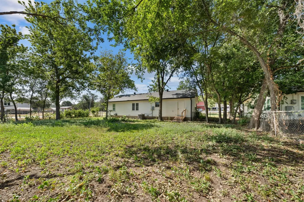 903 E Avenue C Valley Mills, TX 76689
