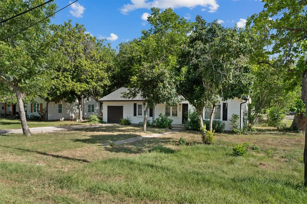 903 E Avenue C Valley Mills, TX 76689