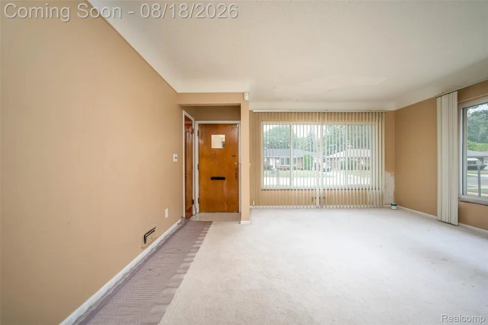 16786 Sprenger Avenue Eastpointe City, MI 48021