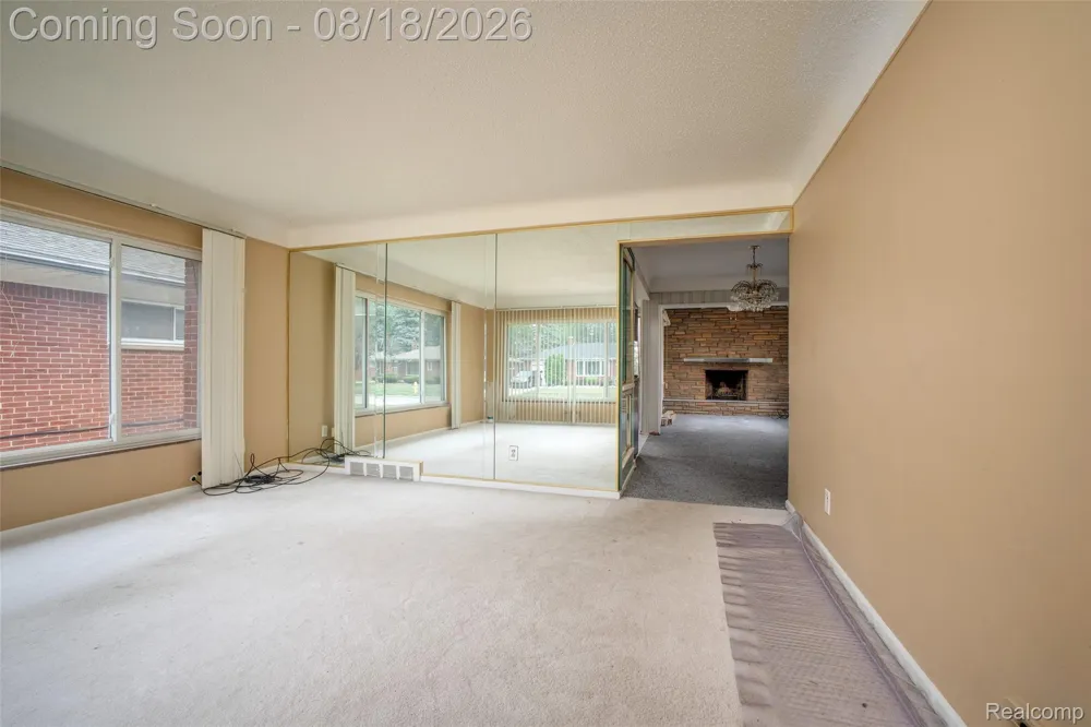 16786 Sprenger Avenue Eastpointe City, MI 48021