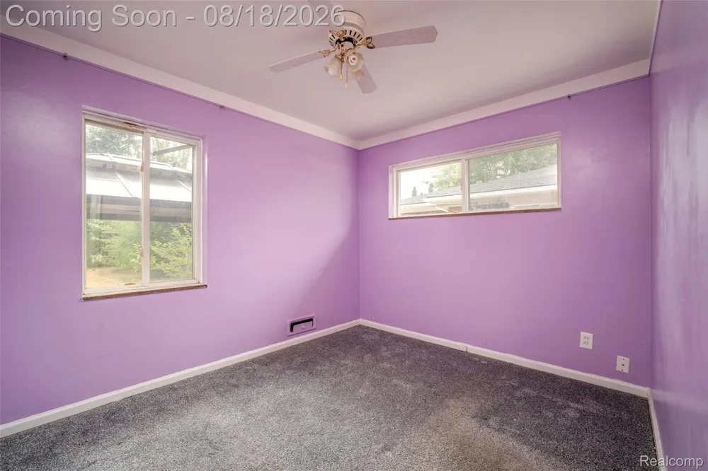16786 Sprenger Avenue Eastpointe City, MI 48021
