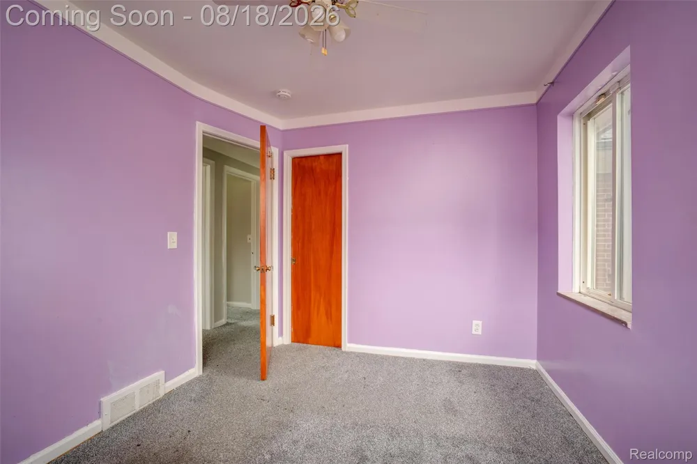 16786 Sprenger Avenue Eastpointe City, MI 48021