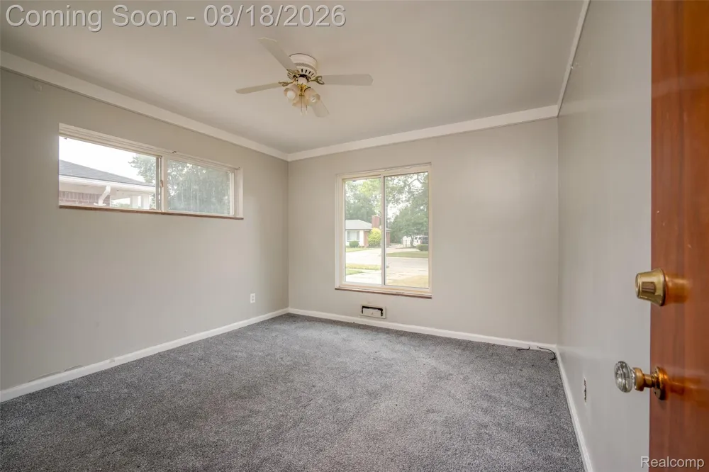16786 Sprenger Avenue Eastpointe City, MI 48021