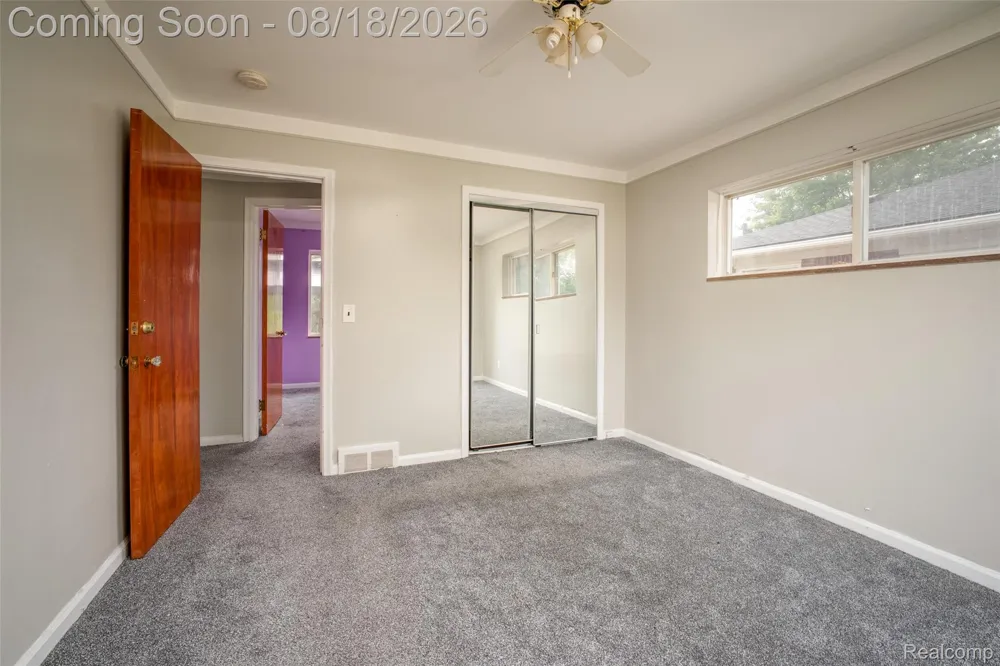 16786 Sprenger Avenue Eastpointe City, MI 48021