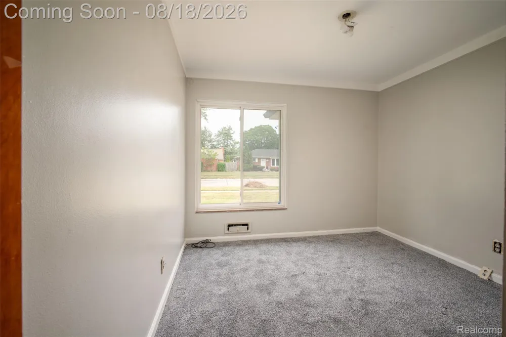 16786 Sprenger Avenue Eastpointe City, MI 48021