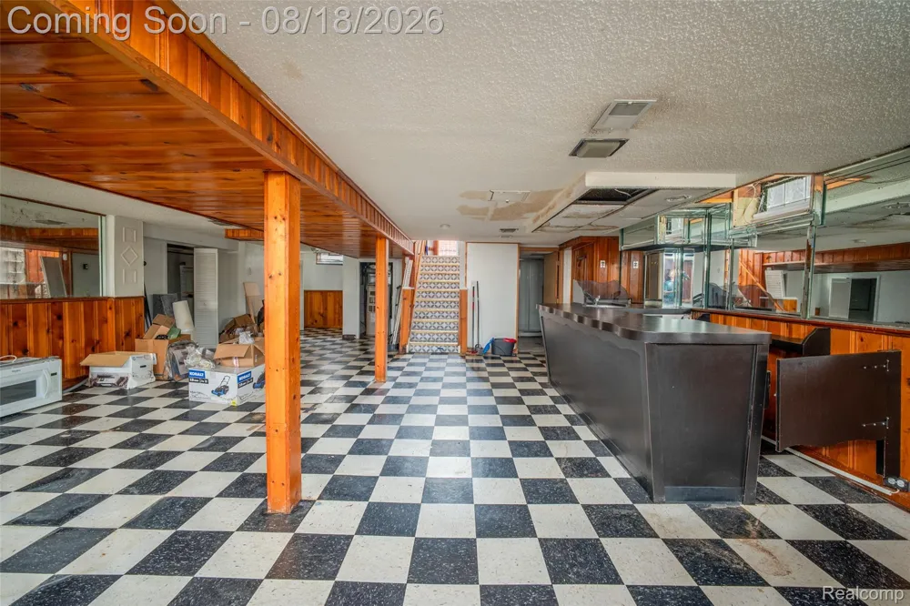 16786 Sprenger Avenue Eastpointe City, MI 48021