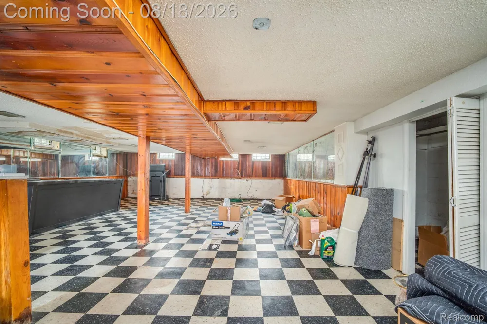 16786 Sprenger Avenue Eastpointe City, MI 48021