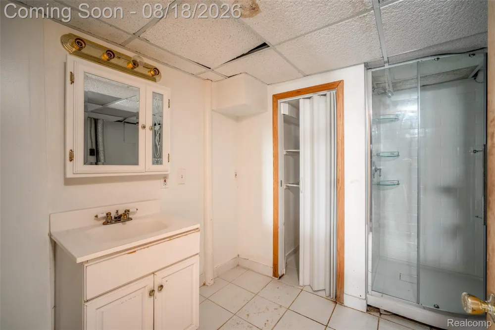 16786 Sprenger Avenue Eastpointe City, MI 48021