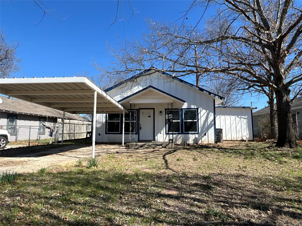 825 Texas Street Graham, TX 76450