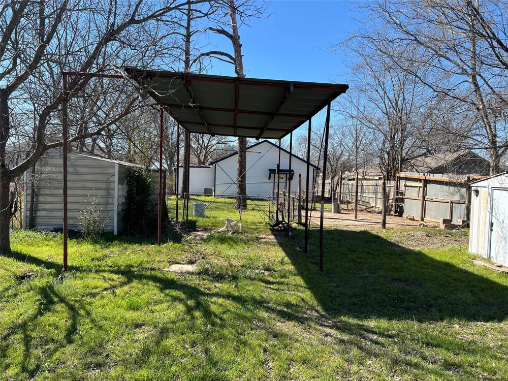 825 Texas Street Graham, TX 76450