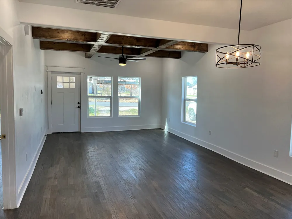 825 Texas Street Graham, TX 76450