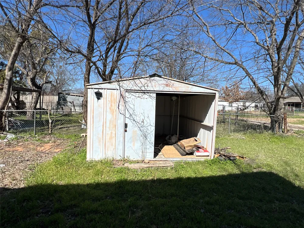 825 Texas Street Graham, TX 76450