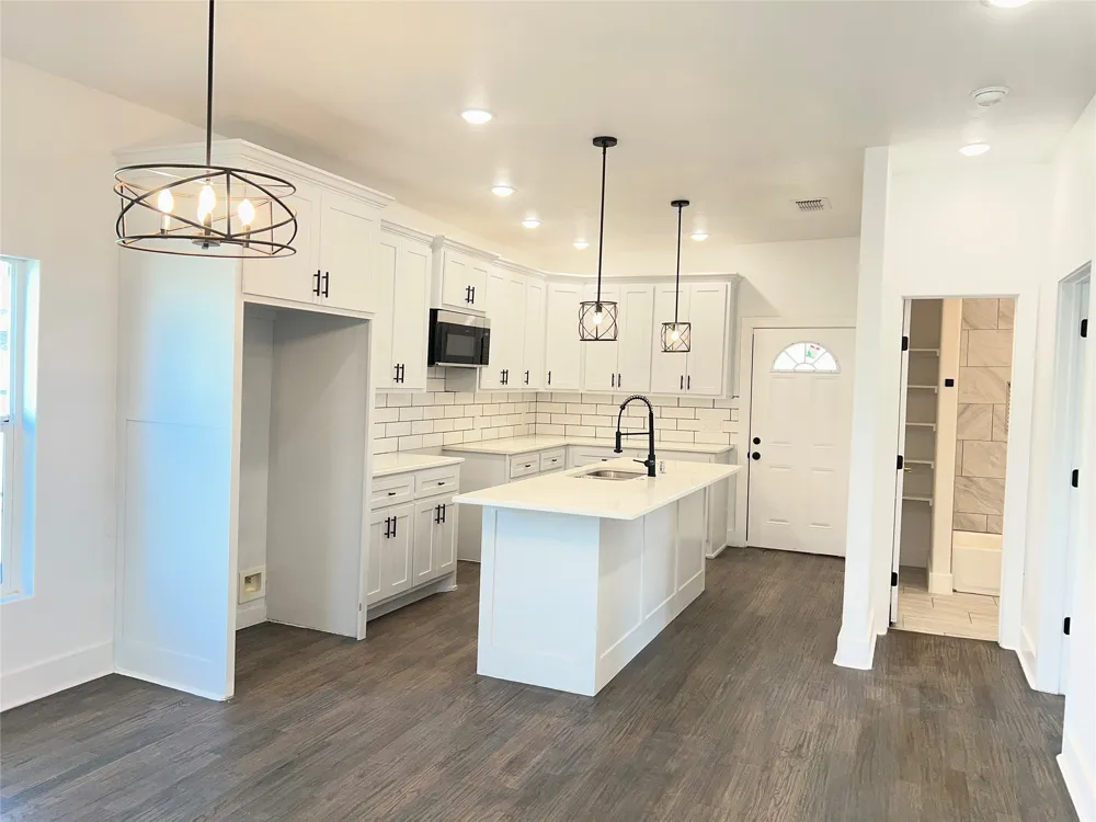 825 Texas Street Graham, TX 76450