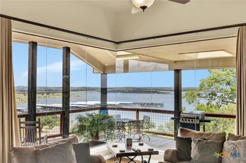 1525 W Lakeside Drive