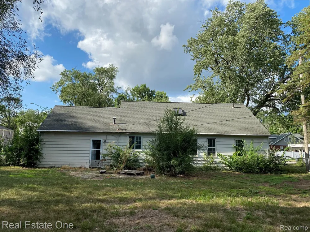 35437 Stellwagen Street Wayne City, MI 48184