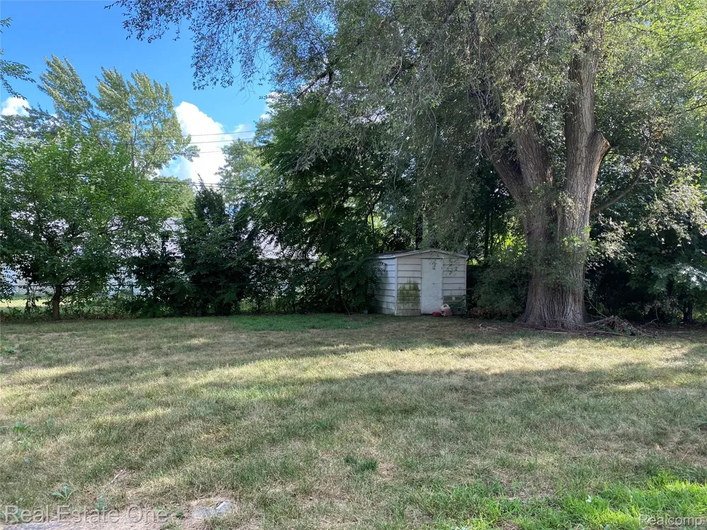 35437 Stellwagen Street Wayne City, MI 48184