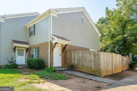 2611 Stratford LN